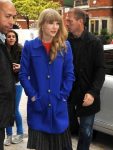 American-Singer-Taylor-Swift-Blue-Coat-1