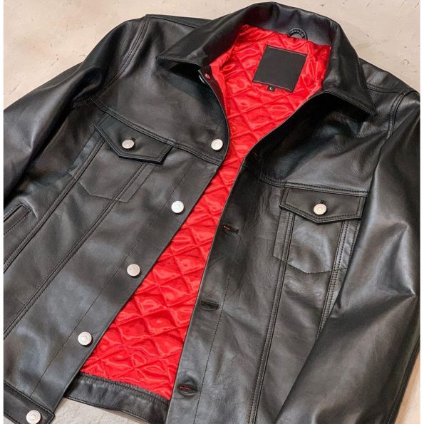 Fashionable men's leather trucker jacket in black in USA