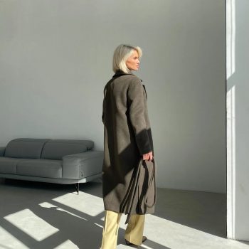 Elegant khaki wool coat outfit in American style