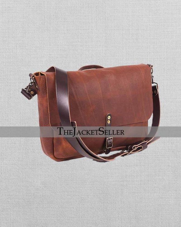 LEATHER MESSENGER BAG