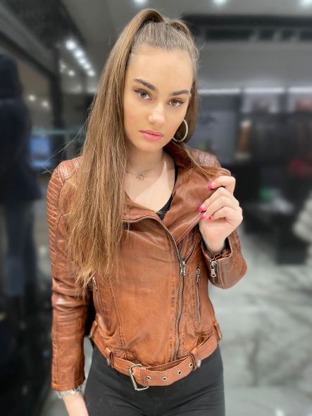 4_5062829a-1dbc-4b33-94cf-987965a5953a Stylish and comfortable classic women's long leather coat for winter in USA