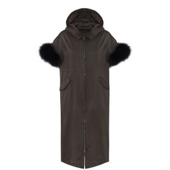 Stylish winter coat for women featuring a long design and faux fur hood in American Style